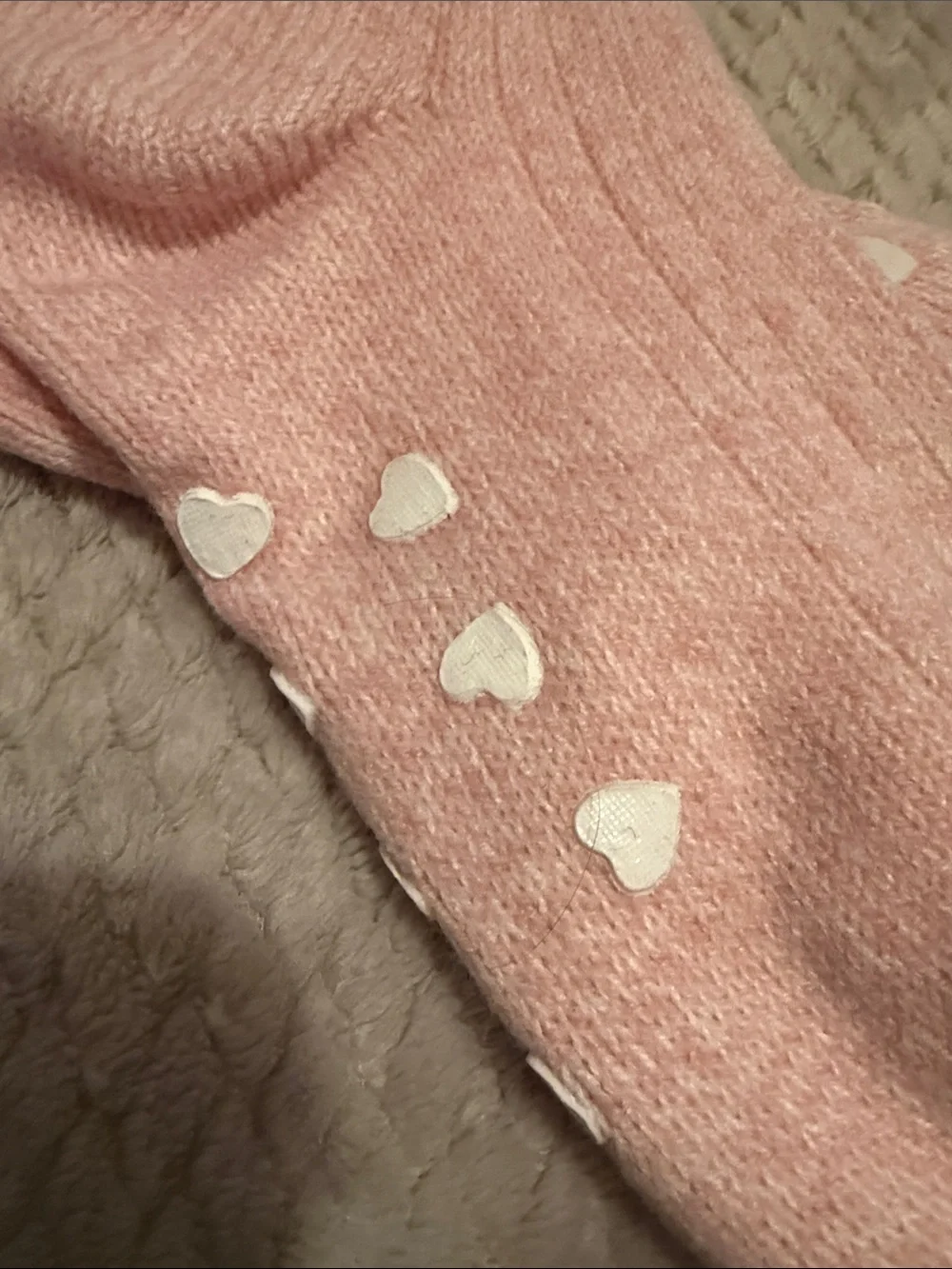 NWOT PINK Victoria's Secret Plush Crew Socks with hearts and dog logo at cuff.